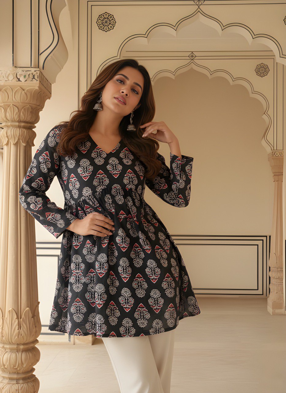 Woman Black Rayon Fancy Tunic & Top